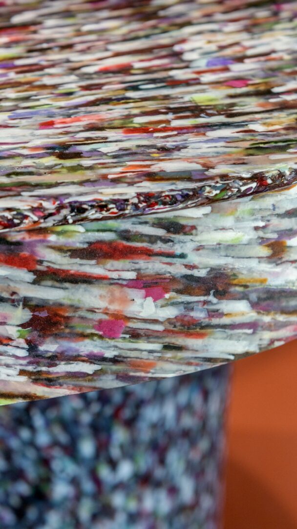 Showcasing recycled bar top Foto by Yvonne Witte